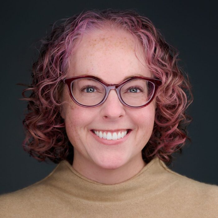 Head and shoulders photo of Kelly Wright